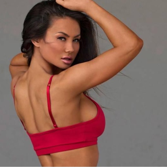 Rare Bombshell Sportswear Red Sports Bra Size Medium - Picture 4 of 11